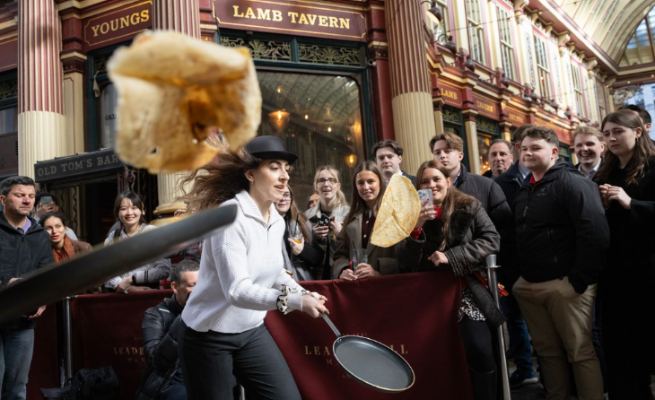 Free things to do in London: crowds watching a pancake race in Leadenhall Market