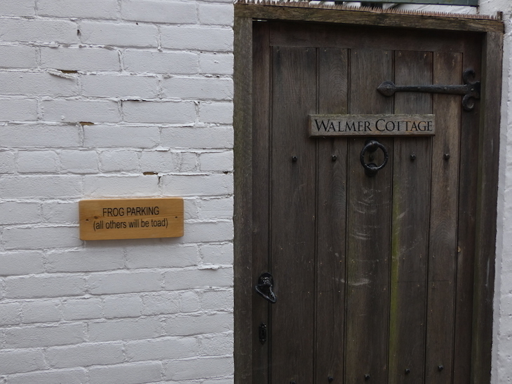 Frog Lane, Tunbridge Wells: a cottage with a wooden door, and sign reading "Frog Parking: all others will be toad"