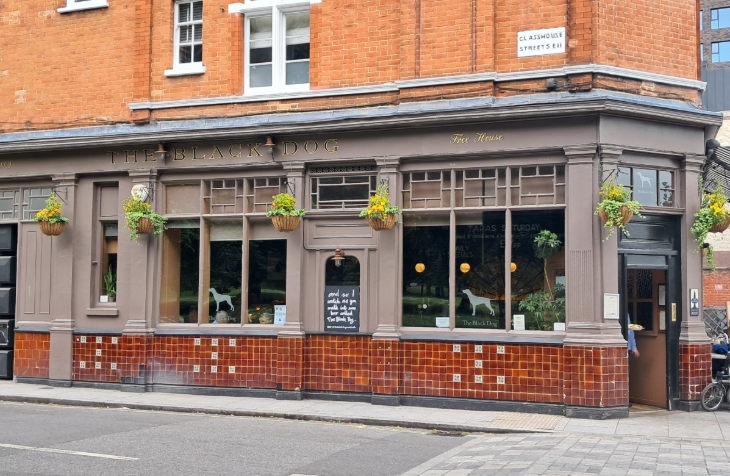 Taylor Swift's London: exterior of the Black Dog pub