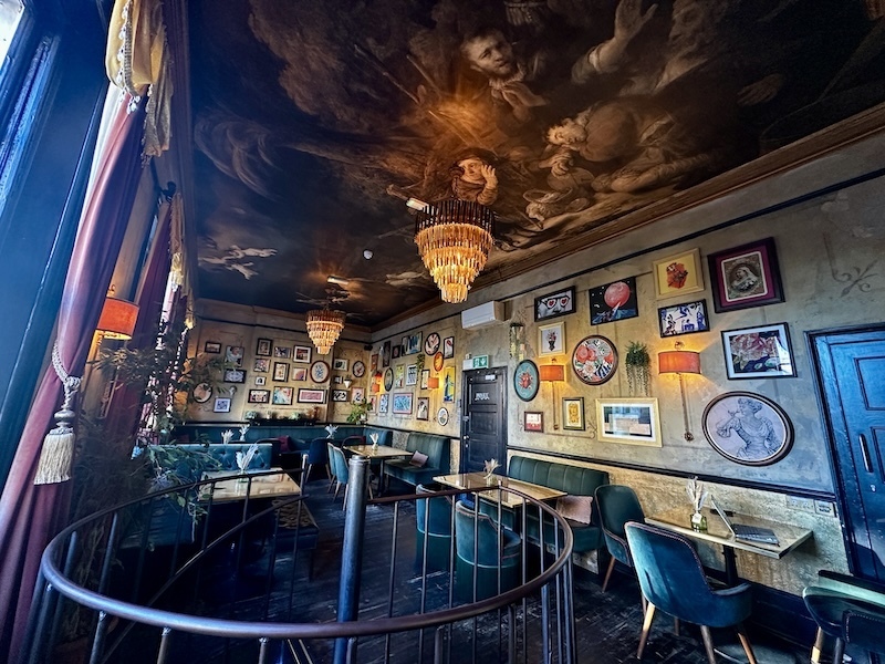 Renaissance room at the woolpack