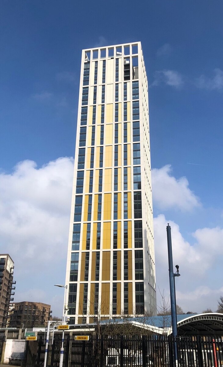 An ugly brown building