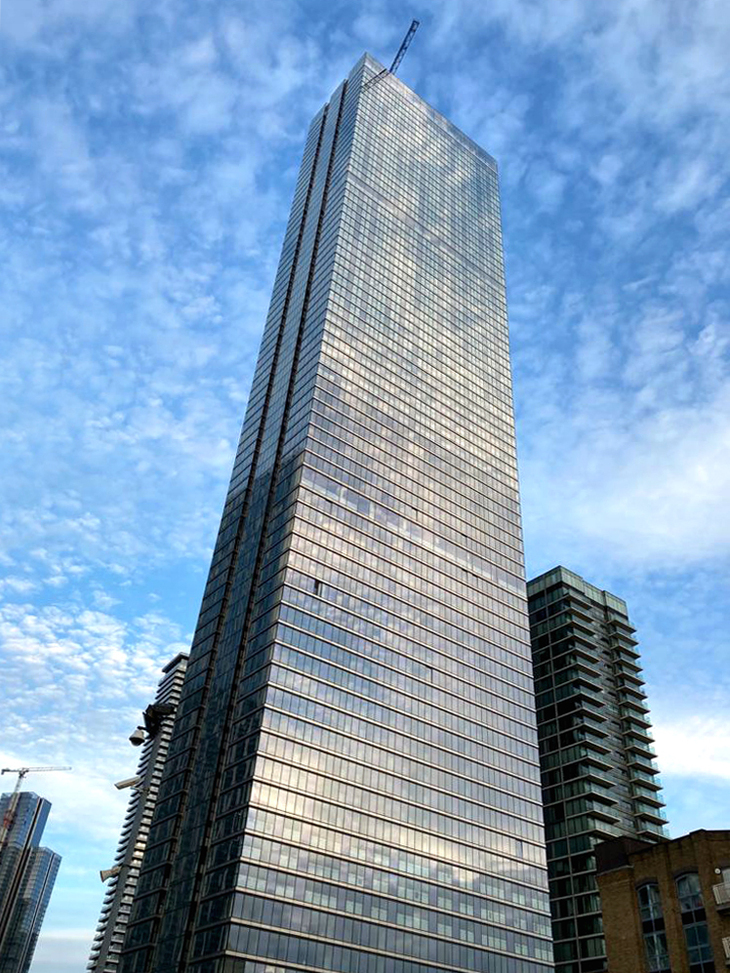 A dull skyscraper