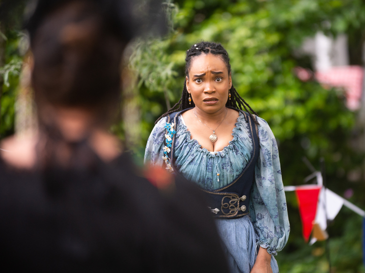 Outdoor shows in London summer 2026: An actor performing Shakespeare in a garden