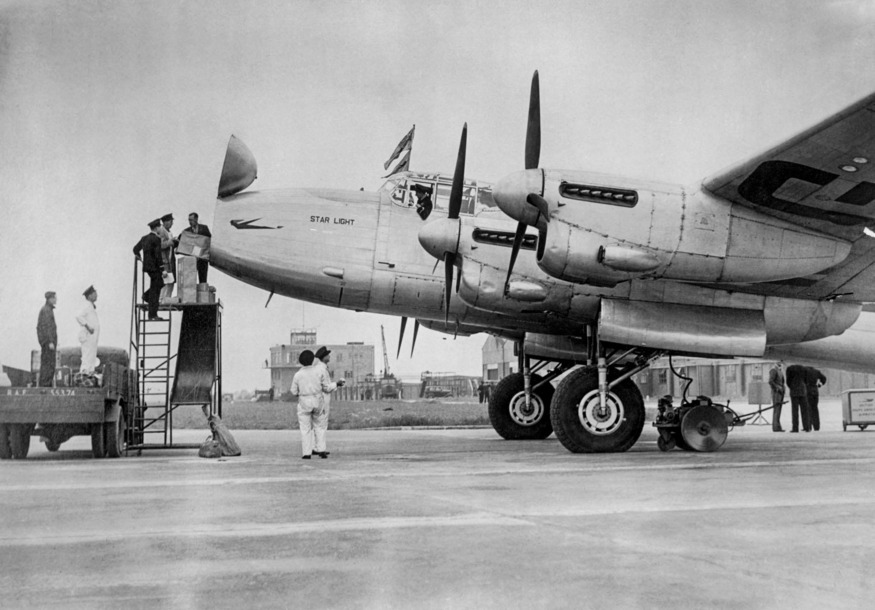 A propellor plane: the Star Light