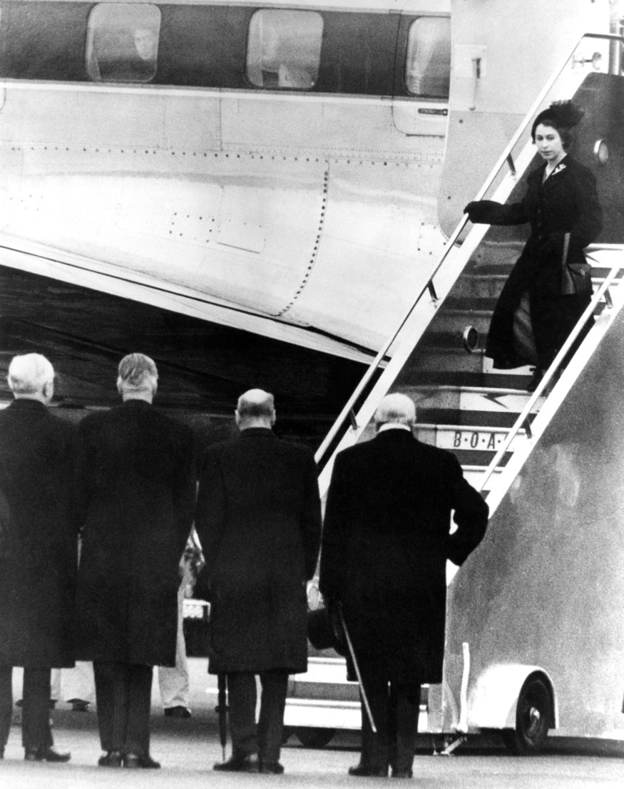 Elizabeth stepping off a plane