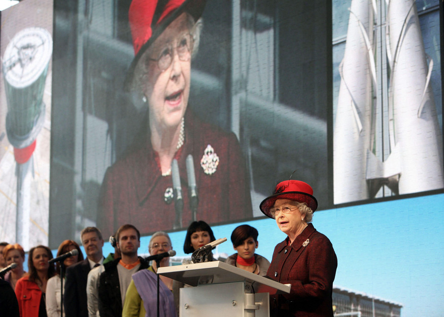 The Queen opens Terminal 5