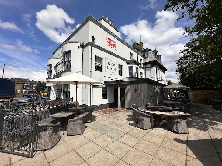 The Red Lion in Barnes beer garden