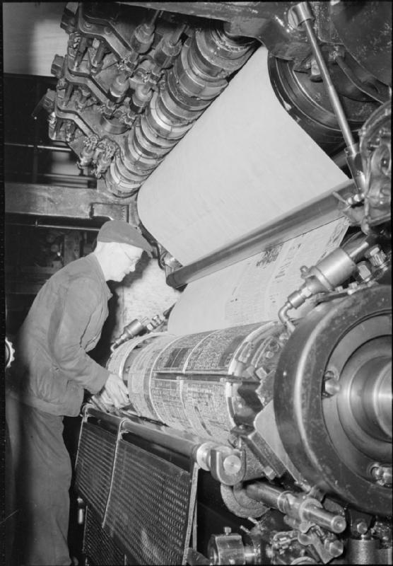 The Makings of a Modern Newspaper- the Production of 'The Daily Mail' in Wartime, London, UK, 1944 D20483. Image: <a href=