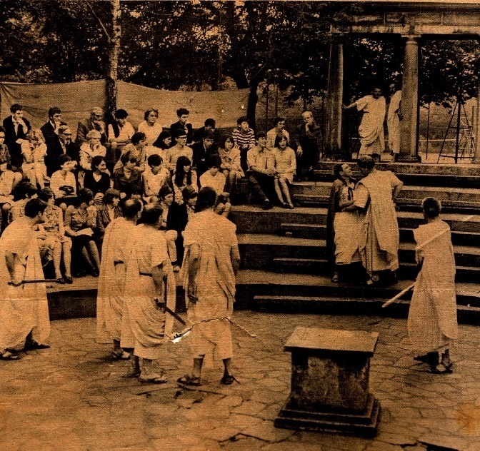 Some olden days people dressing up like even older olden days people to do a Shakespeare play from the mediumly olden days