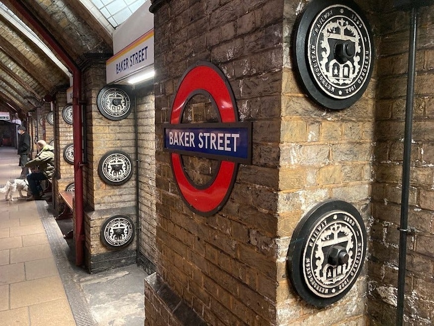Baker Street roundel