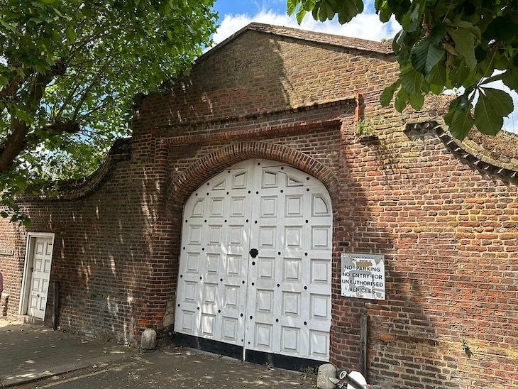 Broomfield Park gatehouse