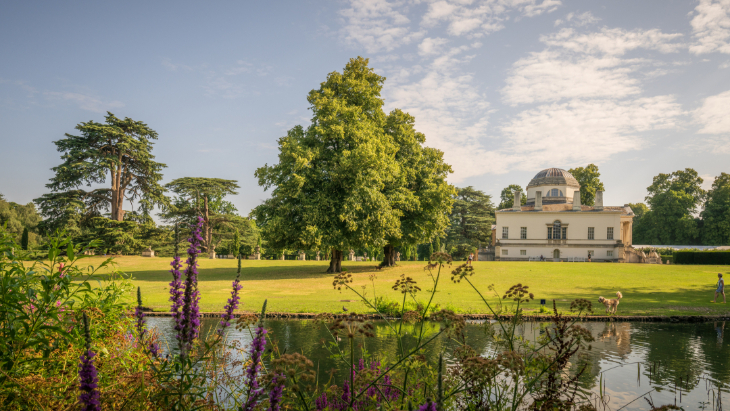 Things to do in London this weekend: a view of Chiswick House from across the garden and lake