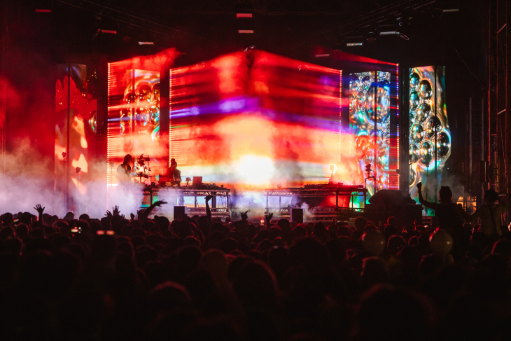 August 2026 in London: crowds silhuoetted against a festival-style stage