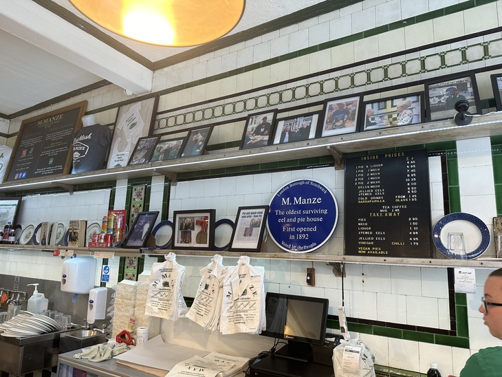 العداد في Manze's of Tower Bridge Road