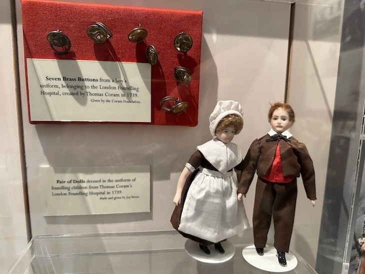 Dolls and buttons from the foundling hospital in London