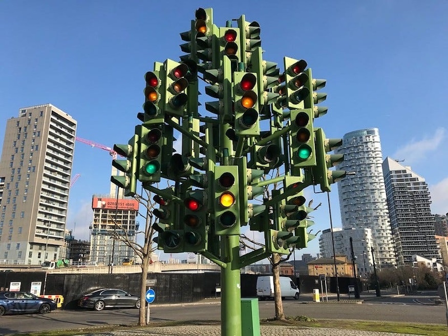A sculpture of dozens of traffic lights in canary wharf london