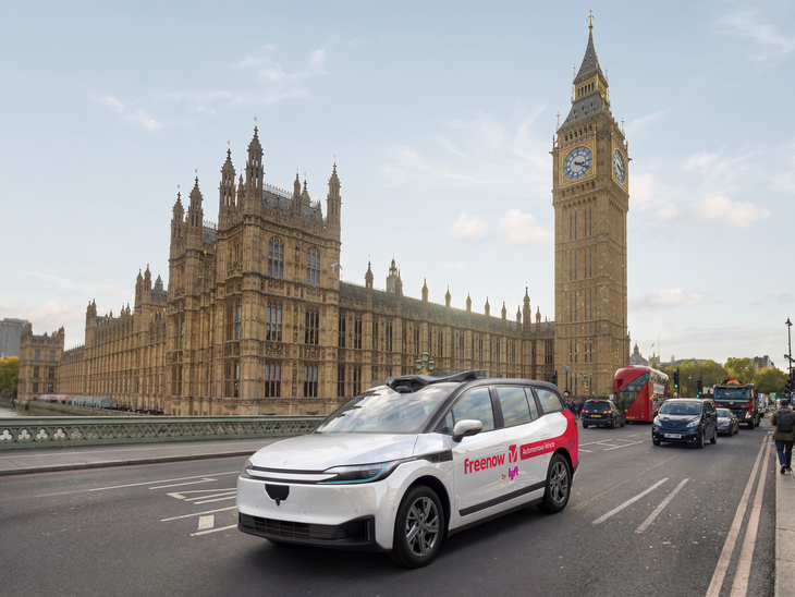 A Freenow car n front of the Houses of Parliament