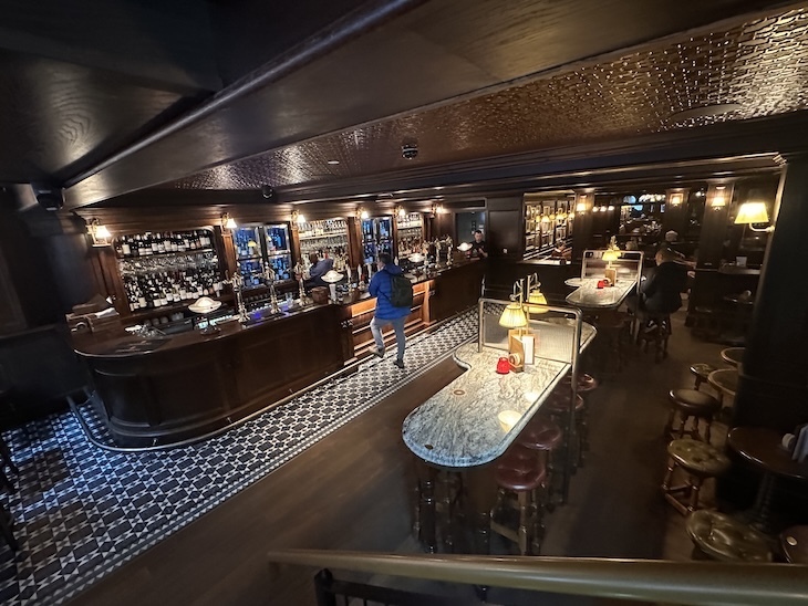 The Wild Swan on Fetter Lane interior