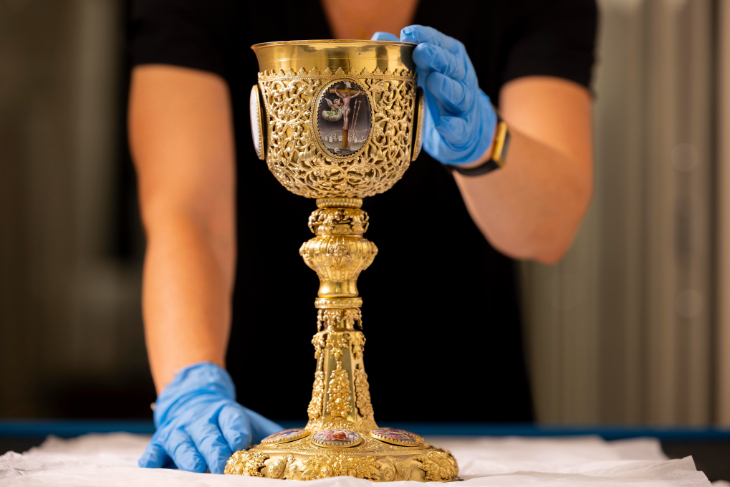 Free things to do in London this week: a person wearing gloves handling an intricate gold chalice type cup