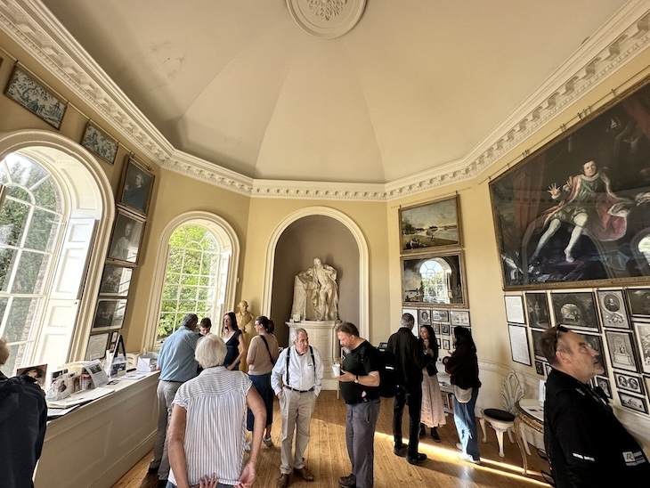 The inside of the temple to shakespeare