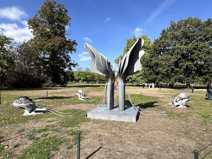 A science fiction sculpture