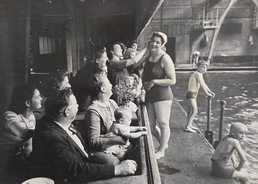 People at the side of the swimming pool
