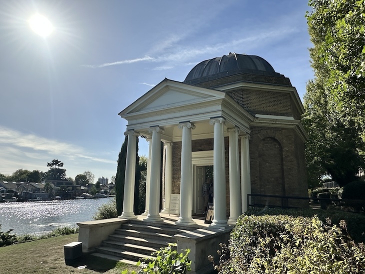 The temple to shakespeare in the sunshine
