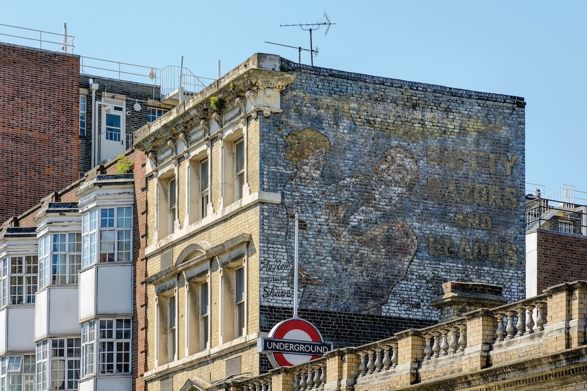 10 Ghost Signs To Send A Shiver Down Your Spine