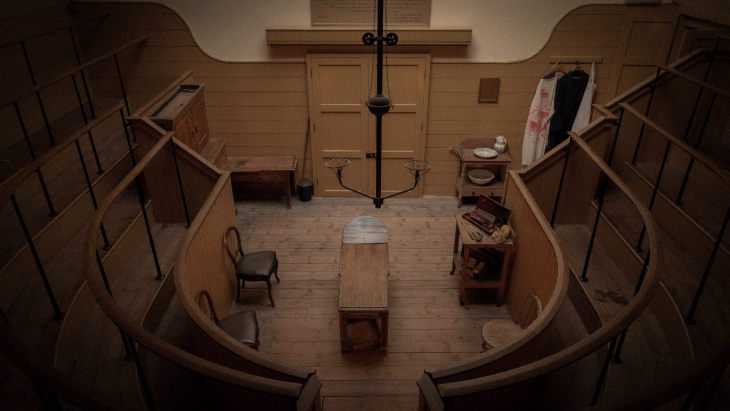 Things to do in London today: the wooden interior of an historic operating theatre, with the table at the centre and gallery seating around the edge for people to watch