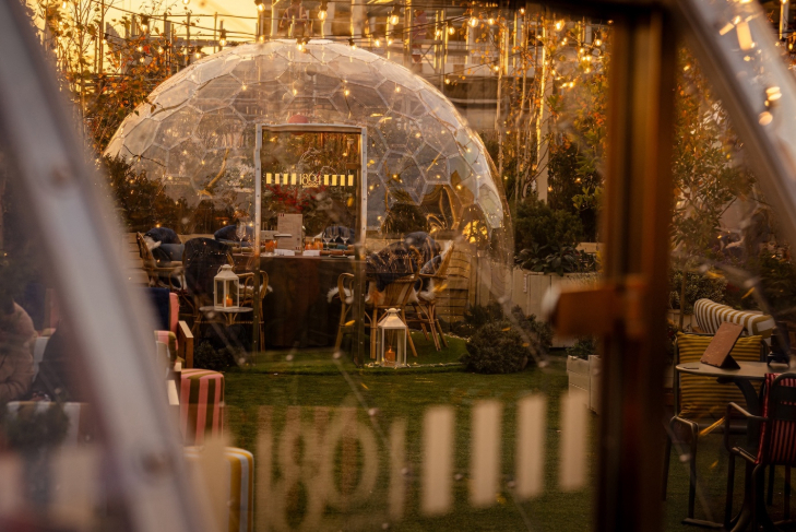 Igloo restaurants London for Christmas 2026: a twinkling igloo at dusk